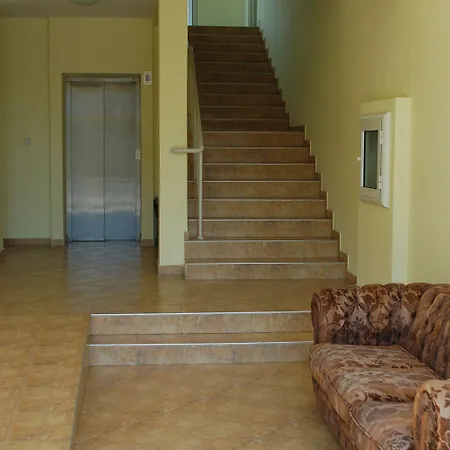 Апартамент Flores Park