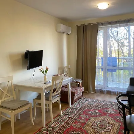 Flores Park Apartment