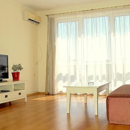Flores Park Aparthotel 3*