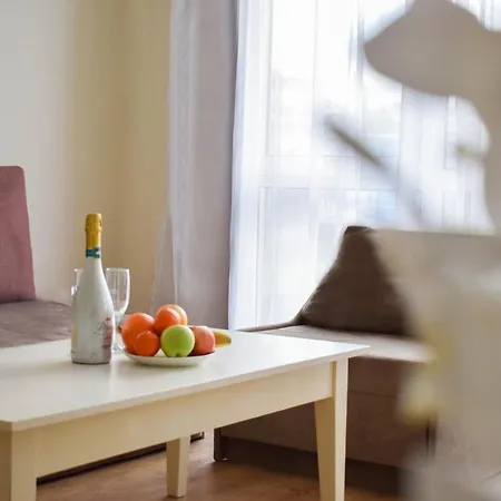 Flores Park Apartment *